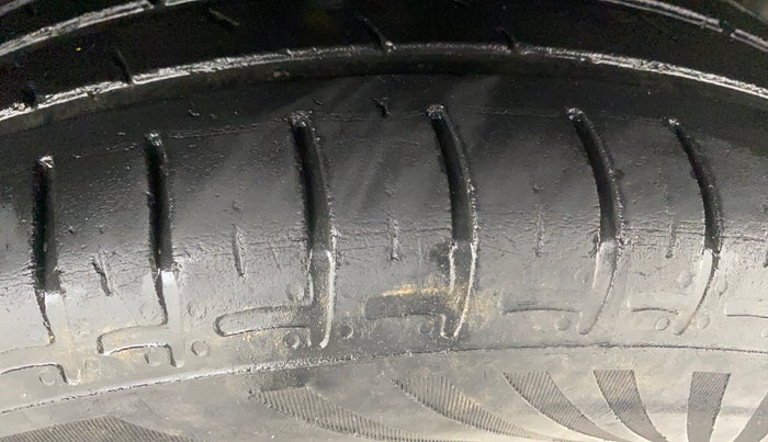 2022 Hyundai GRAND I10 NIOS SPORTZ 1.2 KAPPA VTVT, Petrol, Manual, 28,241 km, Right Front Tyre Tread