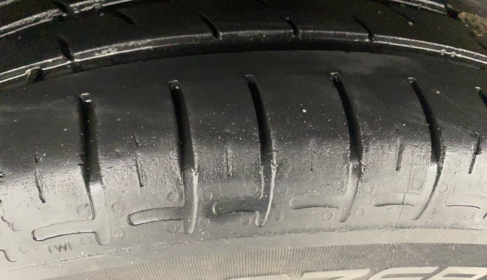 2022 Hyundai GRAND I10 NIOS SPORTZ 1.2 KAPPA VTVT, Petrol, Manual, 28,241 km, Right Rear Tyre Tread