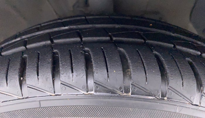 2019 Hyundai NEW SANTRO 1.1 MAGNA AMT, Petrol, Automatic, 17,940 km, Right Front Tyre Tread
