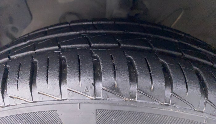 2019 Hyundai NEW SANTRO 1.1 MAGNA AMT, Petrol, Automatic, 17,940 km, Left Front Tyre Tread