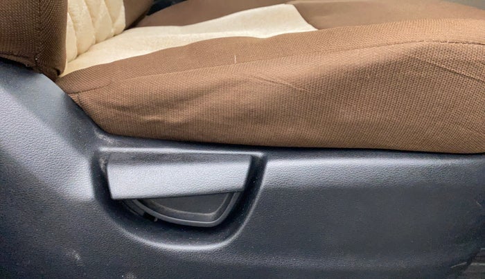 2019 Hyundai NEW SANTRO 1.1 MAGNA AMT, Petrol, Automatic, 17,940 km, Driver Side Adjustment Panel