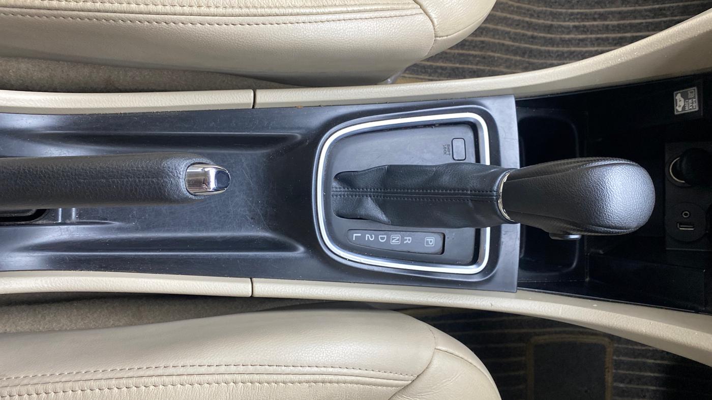 2021 Maruti Ciaz ALPHA  AT 1.5 SHVS PETROL, Petrol, Automatic, 62,799 km, Gear Lever