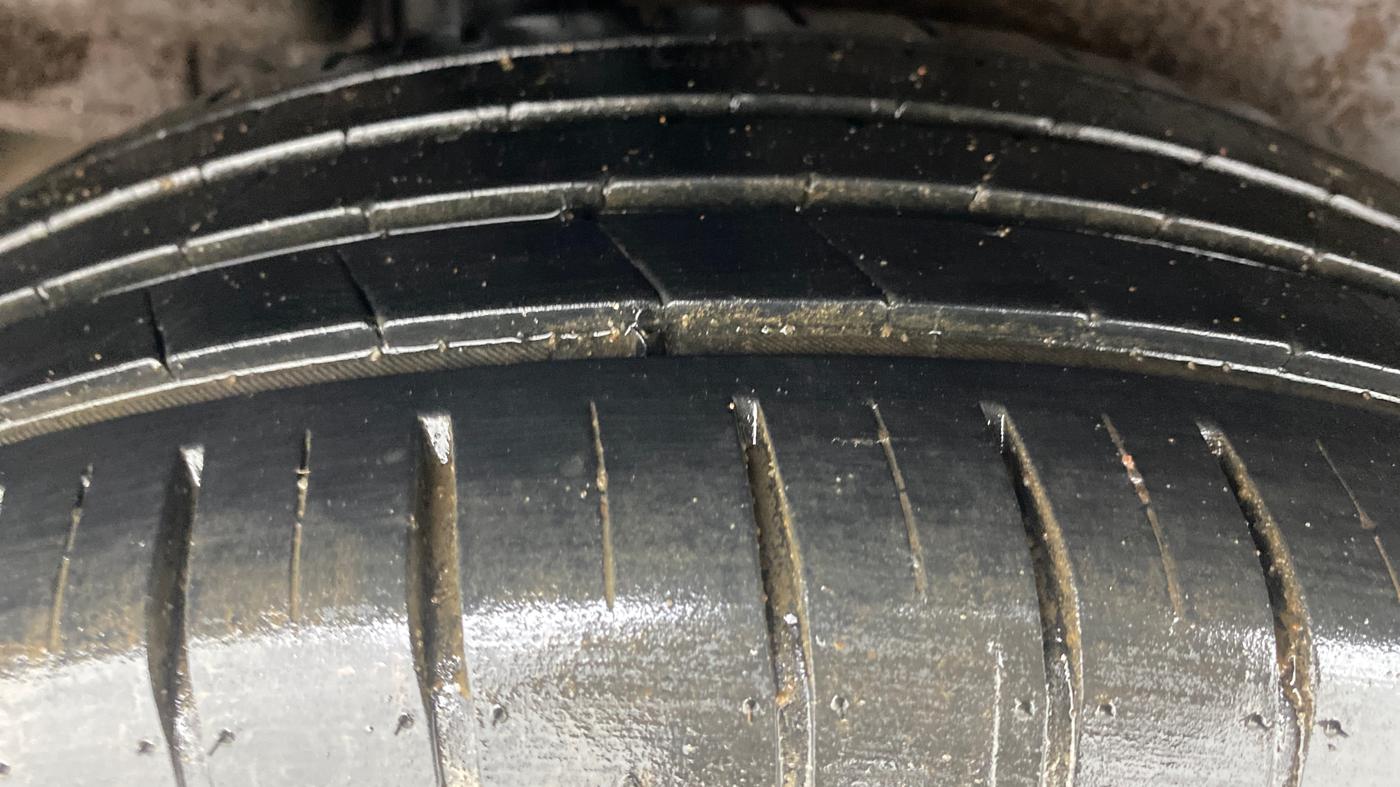 2021 Maruti Ciaz ALPHA  AT 1.5 SHVS PETROL, Petrol, Automatic, 62,799 km, Right Rear Tyre Tread