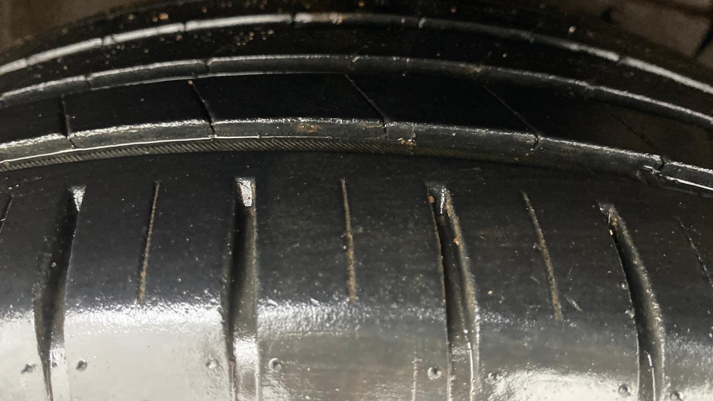 2021 Maruti Ciaz ALPHA  AT 1.5 SHVS PETROL, Petrol, Automatic, 62,799 km, Right Front Tyre Tread