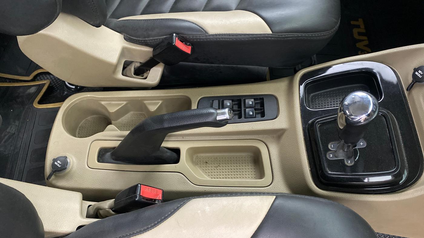 2016 Mahindra TUV300 T8 AMT, Diesel, Automatic, 81,360 km, Gear Lever