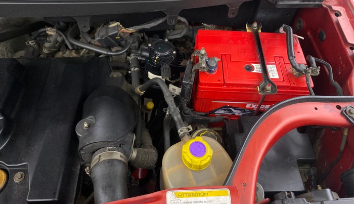 2016 Mahindra TUV300 T8 AMT, Diesel, Automatic, 81,360 km, Engine View - Left