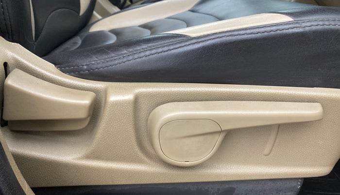 2016 Mahindra TUV300 T8 AMT, Diesel, Automatic, 81,360 km, Driver Side Adjustment Panel