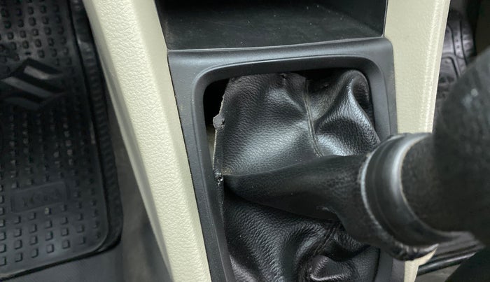 2017 Maruti Celerio VXI, CNG, Manual, 84,901 km, Gear lever - Boot cover slightly torn