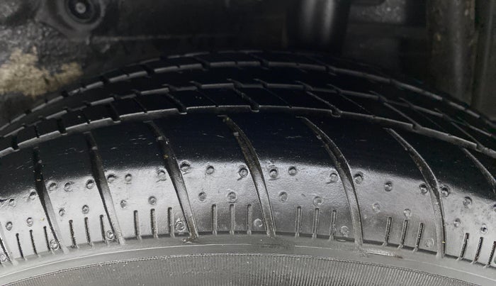 2017 Maruti Celerio VXI, CNG, Manual, 84,901 km, Left Rear Tyre Tread