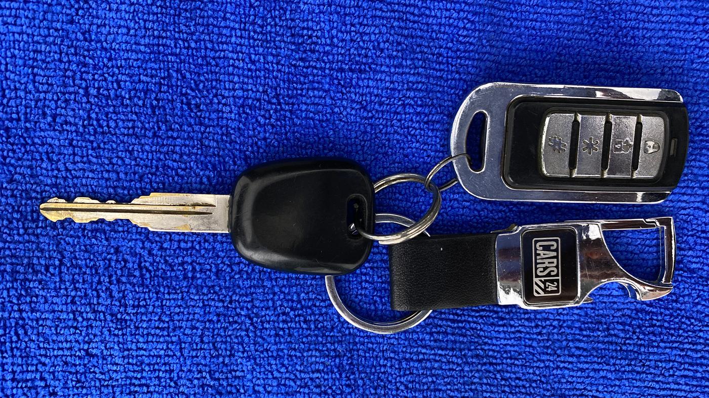 2017 Maruti Celerio VXI, CNG, Manual, 84,901 km, Key Close Up