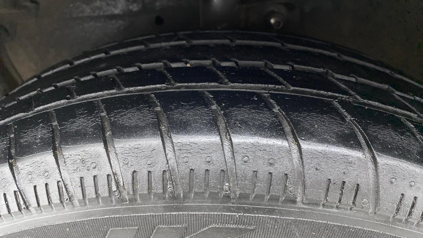 2017 Maruti Celerio VXI, CNG, Manual, 84,901 km, Left Front Tyre Tread