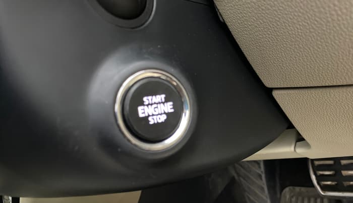2018 Skoda Superb L&K 1.8 TSI AT, Petrol, Automatic, 70,255 km, Keyless Start/ Stop Button