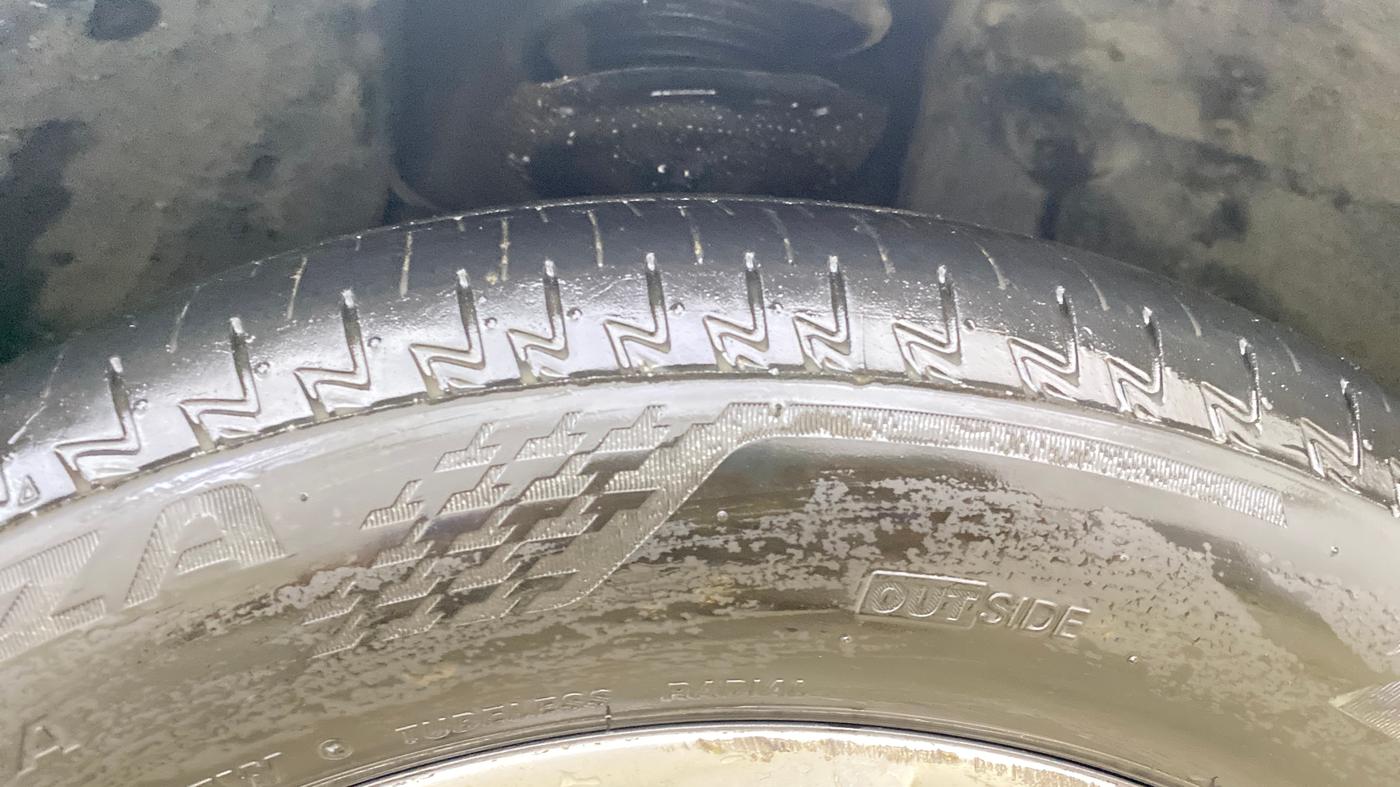 2018 Skoda Superb L&K 1.8 TSI AT, Petrol, Automatic, 70,106 km, Right Front Tyre Tread