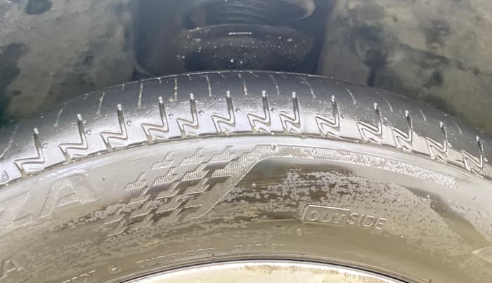2018 Skoda Superb L&K 1.8 TSI AT, Petrol, Automatic, 70,255 km, Right Front Tyre Tread