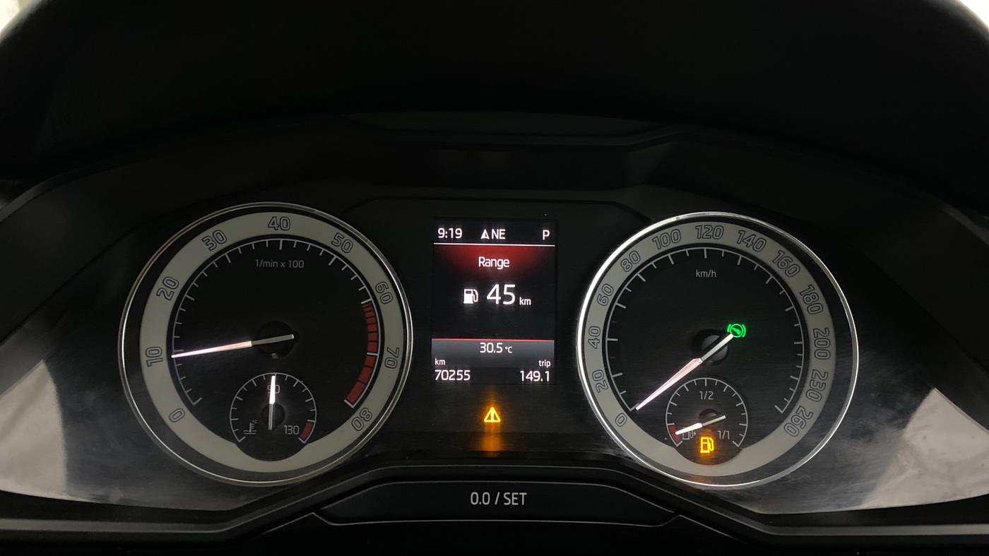 2018 Skoda Superb L&K 1.8 TSI AT, Petrol, Automatic, 70,106 km, Odometer Image