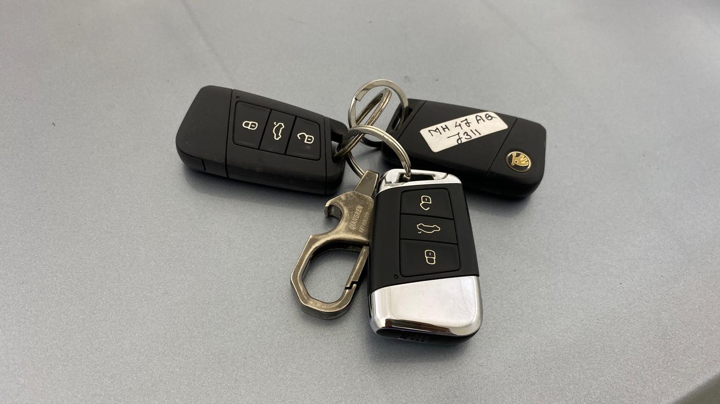 2018 Skoda Superb L&K 1.8 TSI AT, Petrol, Automatic, 70,106 km, Key Close Up