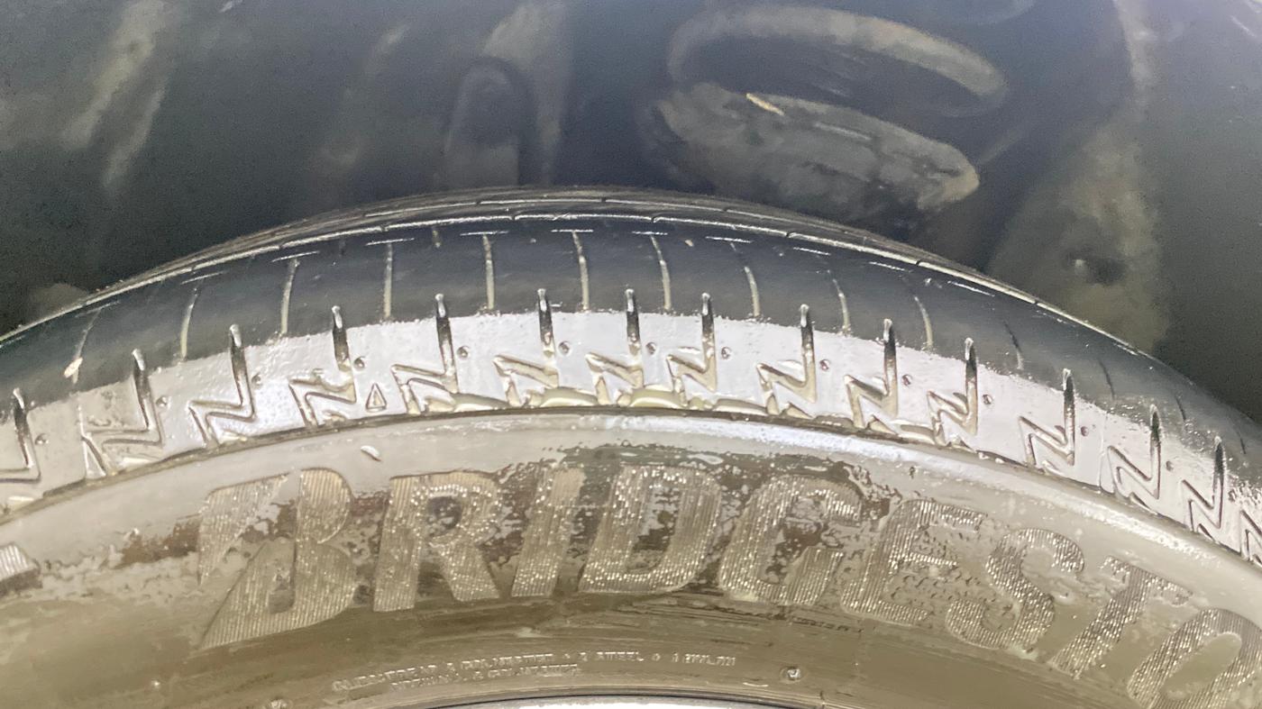 2018 Skoda Superb L&K 1.8 TSI AT, Petrol, Automatic, 70,106 km, Left Front Tyre Tread
