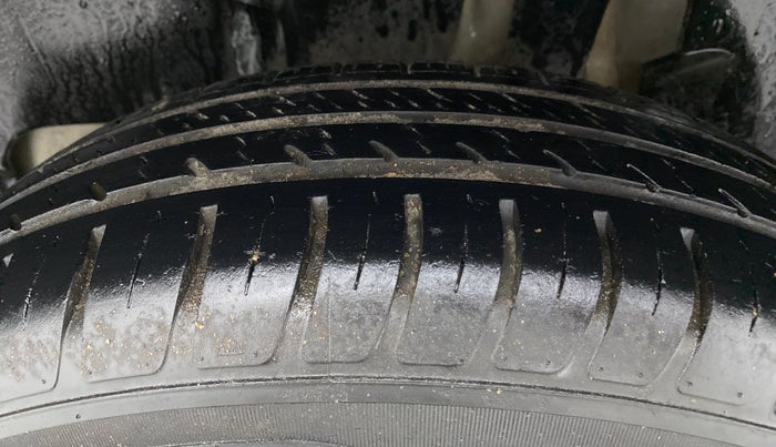 2019 Maruti Swift VXI, Petrol, Manual, 43,012 km, Left Rear Tyre Tread