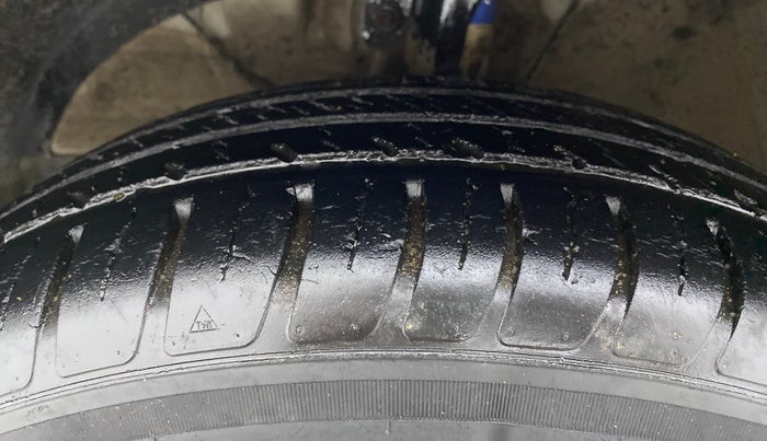2019 Maruti Swift VXI, Petrol, Manual, 43,012 km, Left Front Tyre Tread
