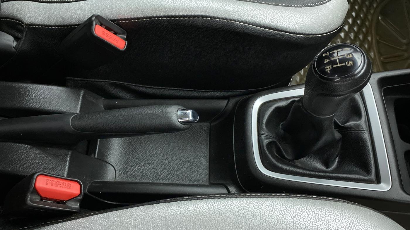 2019 Maruti Swift VXI, Petrol, Manual, 43,012 km, Gear Lever