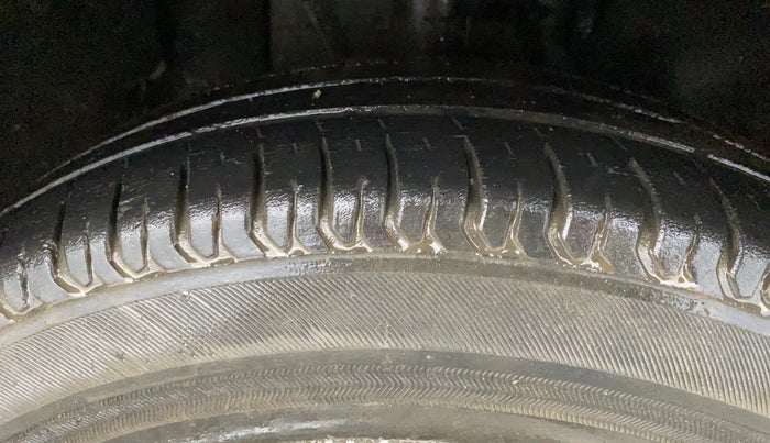 2021 Tata ALTROZ XT PETROL, Petrol, Manual, 64,643 km, Right Front Tyre Tread