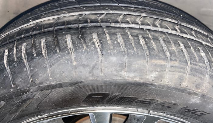 2015 Toyota Corolla Altis VL CVT PETROL, Petrol, Automatic, 1,10,693 km, Right Front Tyre Tread