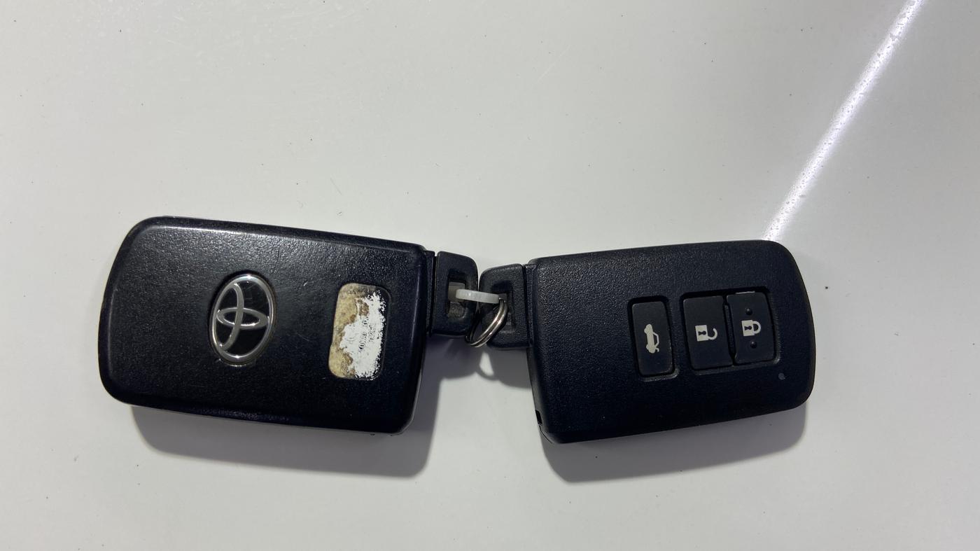 2015 Toyota Corolla Altis VL CVT PETROL, Petrol, Automatic, 1,10,693 km, Key Close Up