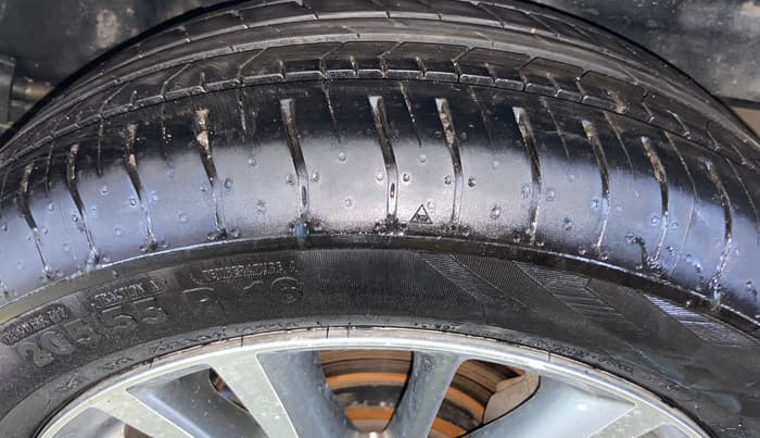 2015 Toyota Corolla Altis VL CVT PETROL, Petrol, Automatic, 1,10,693 km, Left Rear Tyre Tread