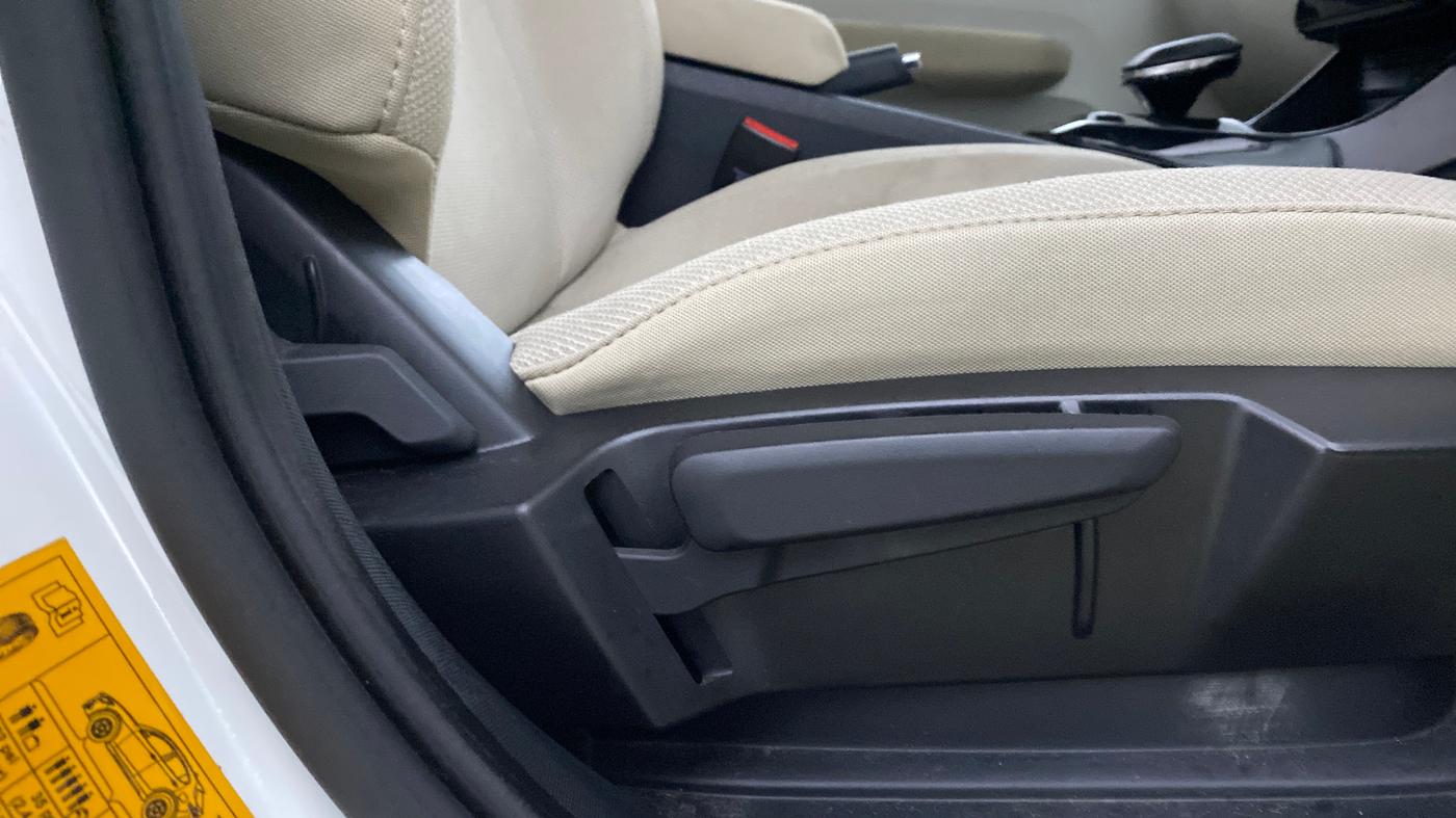 2026 Tata ALTROZ Accomplished S Petrol 6DCT, Petrol, Automatic, 6,892 km, Driver Side Adjustment Panel