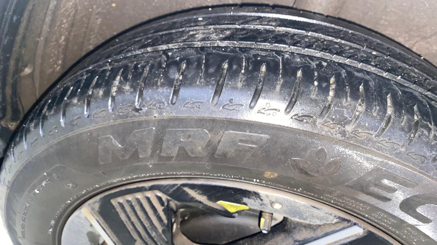 2026 Tata ALTROZ Accomplished S Petrol 6DCT, Petrol, Automatic, 6,892 km, Right Rear Tyre Tread