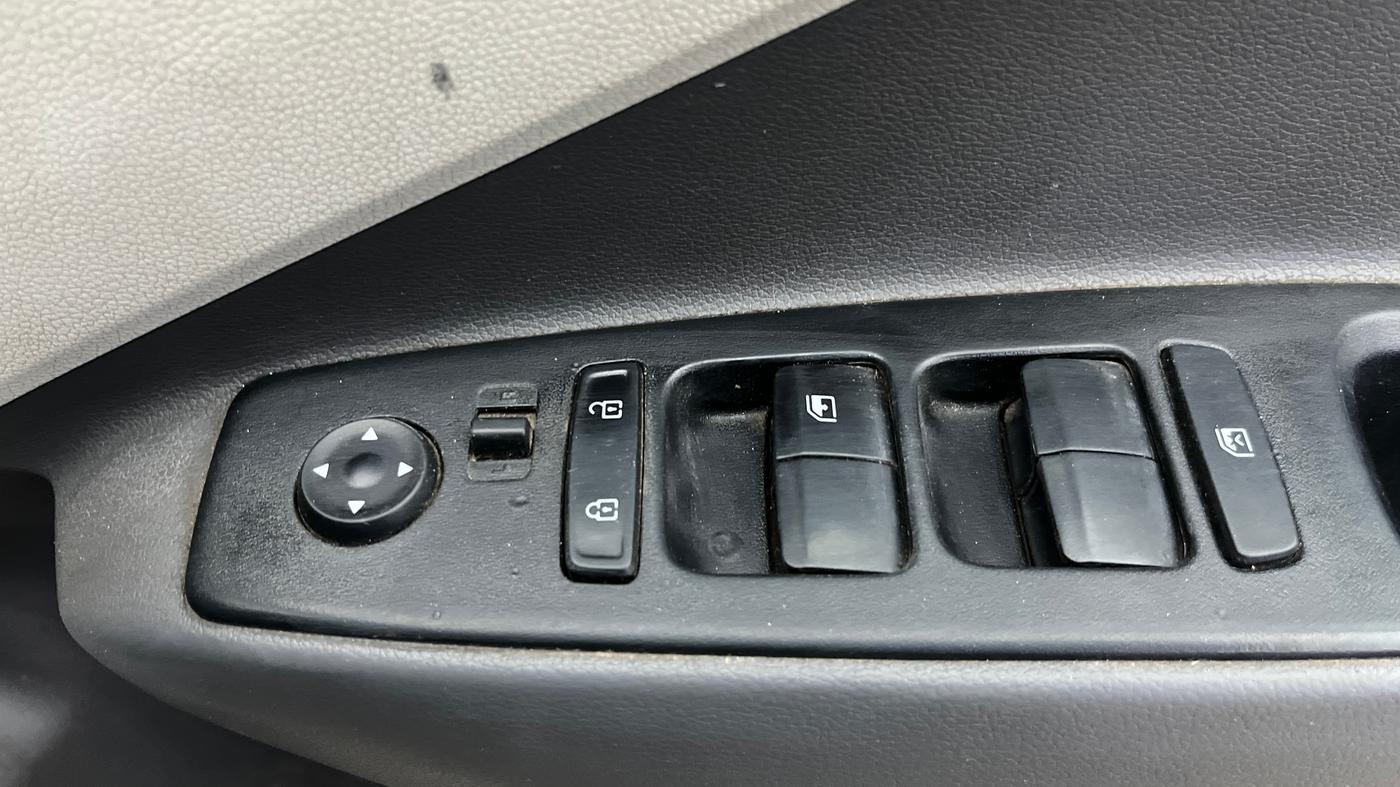 2020 Hyundai GRAND I10 NIOS MAGNA 1.2 KAPPA VTVT CNG, CNG, Manual, 92,470 km, Driver Side Door Panels Control