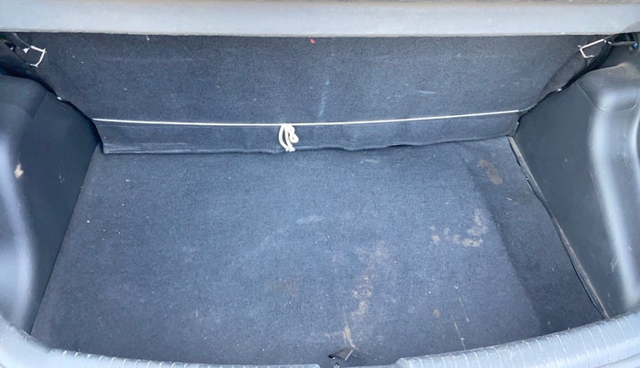 2016 Hyundai Grand i10 MAGNA 1.2 KAPPA VTVT, Petrol, Manual, 77,691 km, Boot Inside