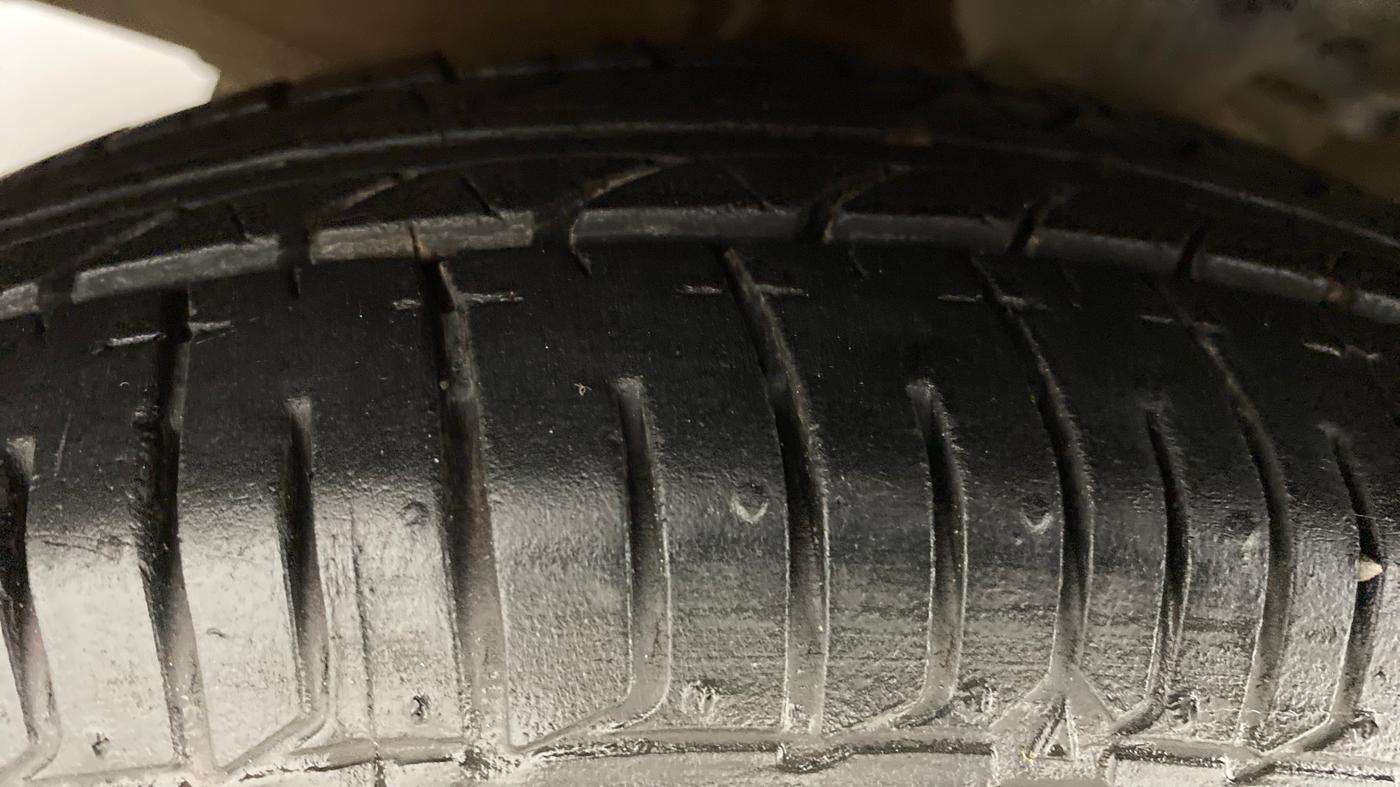 2011 Hyundai i10 SPORTZ 1.2 KAPPA2, Petrol, Manual, 50,950 km, Left Front Tyre Tread