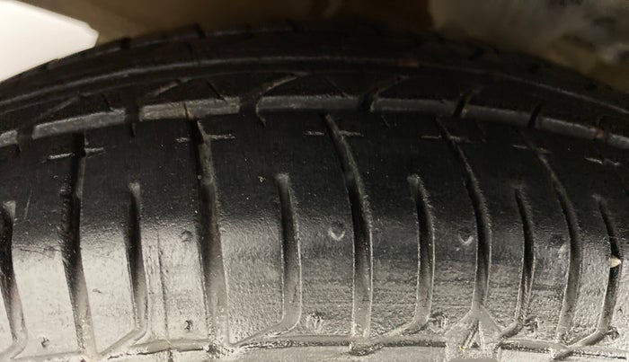 2011 Hyundai i10 SPORTZ 1.2 KAPPA2, Petrol, Manual, 50,950 km, Left Front Tyre Tread