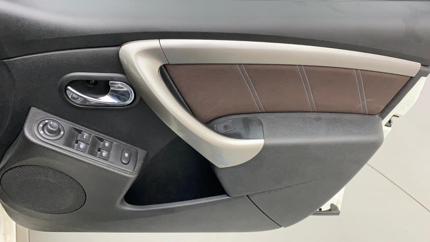 2021 Renault Duster RXZ 1.5 PETROL MT, Petrol, Manual, 37,367 km, Driver Side Door Panels Control