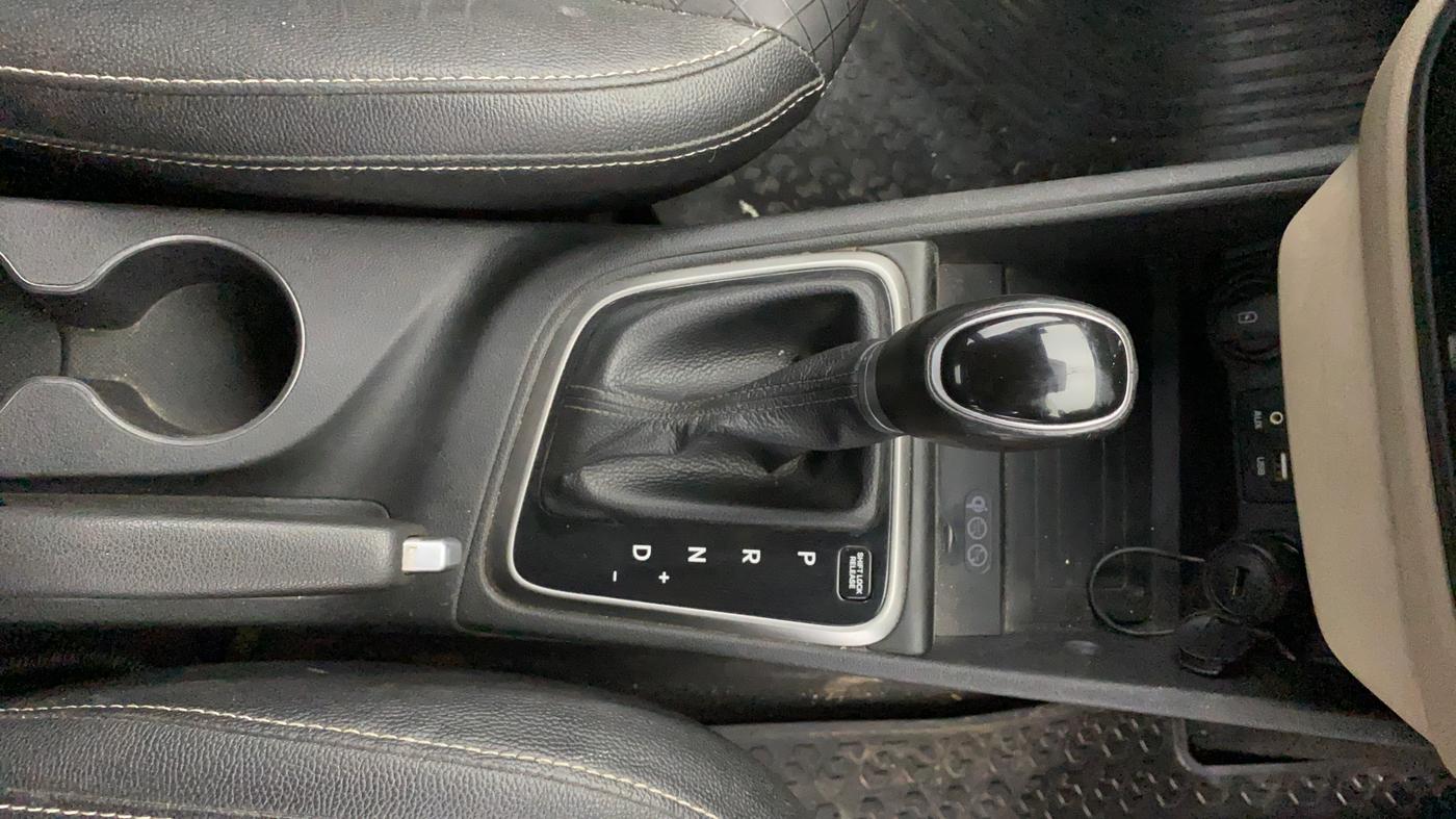 2019 Hyundai Verna 1.6 VTVT SX + AT, Petrol, Automatic, 77,257 km, Gear Lever