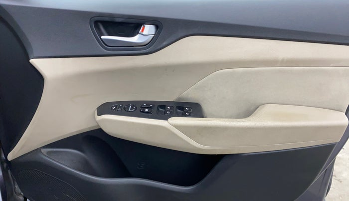 2019 Hyundai Verna 1.6 VTVT SX + AT, Petrol, Automatic, 77,323 km, Driver Side Door Panels Control