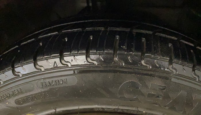 2019 Hyundai NEW SANTRO SPORTZ CNG, CNG, Manual, 70,949 km, Right Front Tyre Tread