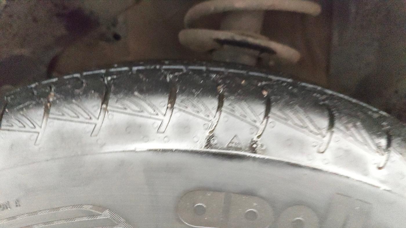 2022 Maruti Grand Vitara ALPHA PLUS HYBRID ECVT, Hybrid, Automatic, 64,406 km, Left Front Tyre Tread