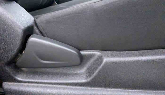 2017 Renault Kwid RXT, Petrol, Manual, 22,611 km, Driver Side Adjustment Panel