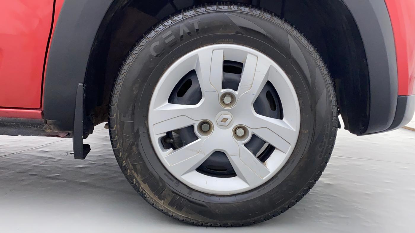 2017 Renault Kwid RXT, Petrol, Manual, 22,611 km, Right Front Wheel