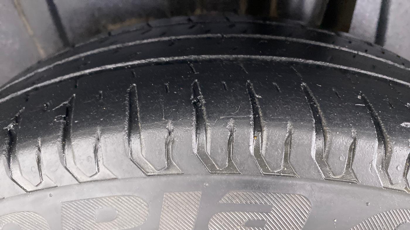 2018 Maruti Ertiga ZXI Plus SHVS, Petrol, Manual, 42,625 km, Left Rear Tyre Tread