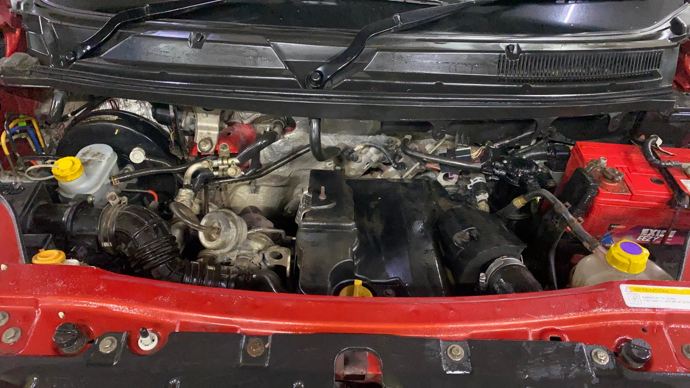 2016 Mahindra TUV300 T6, Diesel, Manual, 75,838 km, Engine View