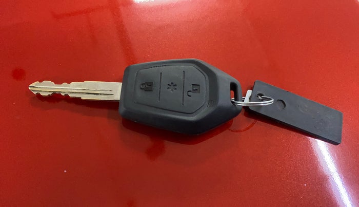 2016 Mahindra TUV300 T6, Diesel, Manual, 75,838 km, Key Close Up