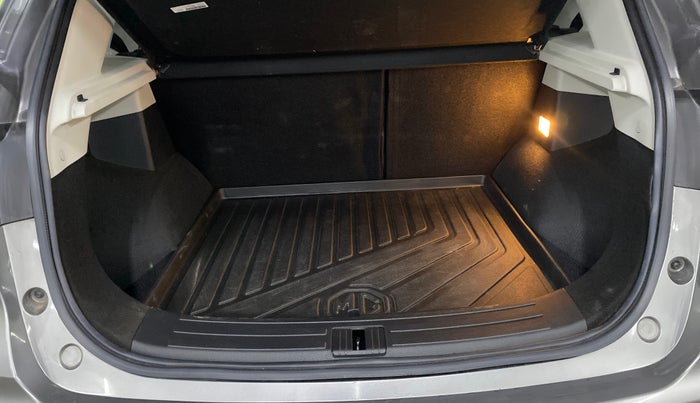 2022 MG ASTOR SHARP 1.5 MT, Petrol, Manual, 62,976 km, Boot Inside