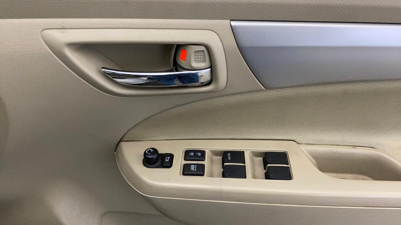2016 Maruti Ertiga VXI, Petrol, Manual, 25,159 km, Driver Side Door Panels Control