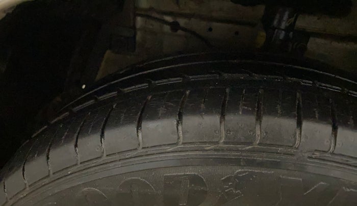 2016 Maruti Ertiga VXI, Petrol, Manual, 25,159 km, Left Front Tyre Tread