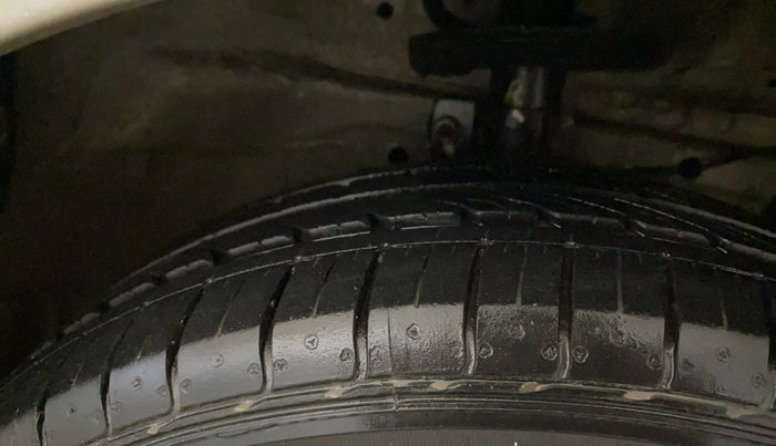 2016 Maruti Ertiga VXI, Petrol, Manual, 25,159 km, Right Front Tyre Tread