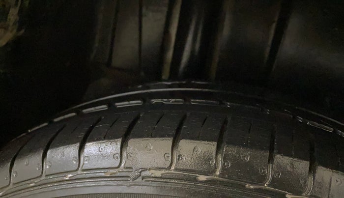 2016 Maruti Ertiga VXI, Petrol, Manual, 25,159 km, Right Rear Tyre Tread