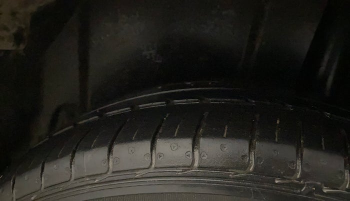 2016 Maruti Ertiga VXI, Petrol, Manual, 25,159 km, Left Rear Tyre Tread